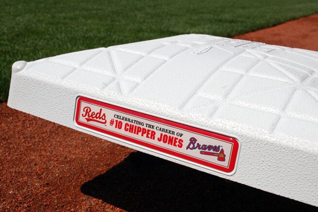 reds_chipperjones_base_braves.jpg